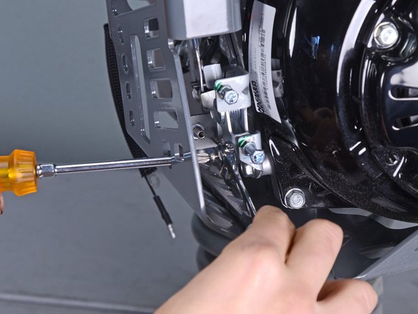 Wacker 4-Stroke Rammer BS504AS REV 101 (2019) Petcock Replacement, Remove the throttle cable screw: crwdns2935265:07crwdnd2935265:02crwdnd2935265:02crwdne2935265:0