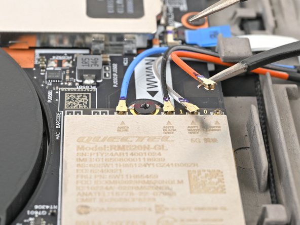 Lenovo ThinkPad T16 Gen 3 Speakers Replacement, Disconnect the antennas: stap 0, afbeelding 3 van 3