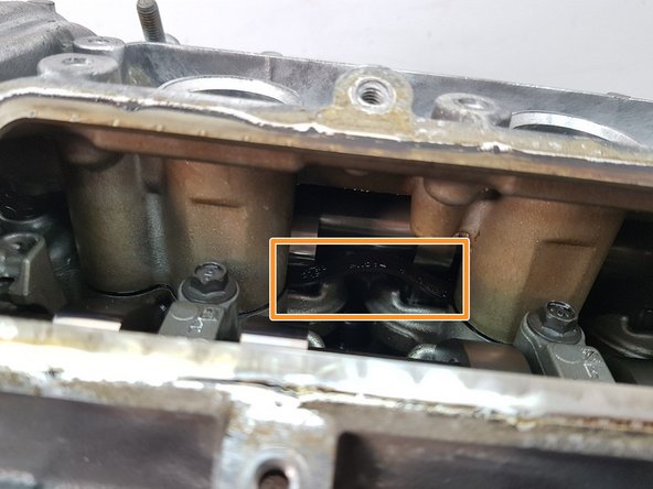 H4D: Culasse et haut moteur, Culasse, couvre-culasse et cache distribution: étape 8, image 2 de 2