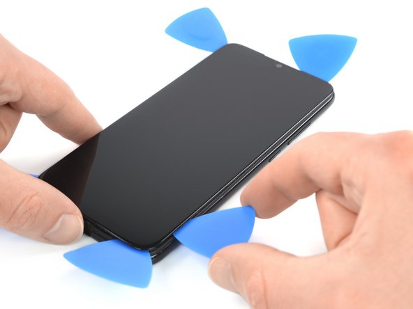 Xiaomi Redmi Note 7 Screen Replacement, Cut the righthand-side adhesive: crwdns2935265:025crwdnd2935265:02crwdnd2935265:02crwdne2935265:0