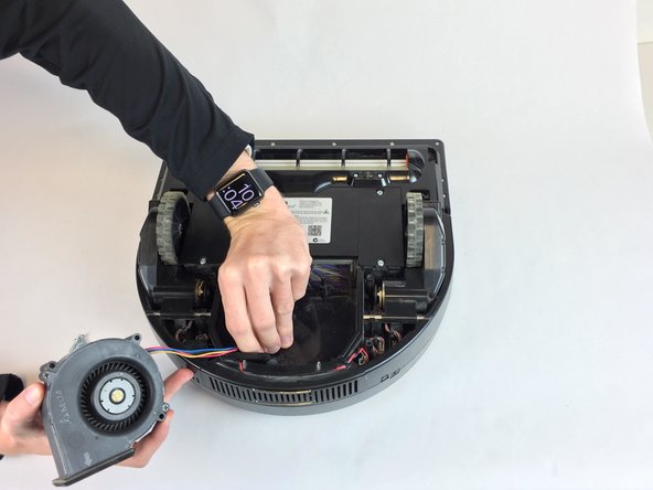 Neato XV Signature Motor Assembly Replacement: crwdns2935265:05crwdnd2935265:03crwdnd2935265:03crwdne2935265:0