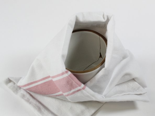 How to Repair a Ceramic Mug: crwdns2935265:04crwdnd2935265:03crwdnd2935265:03crwdne2935265:0