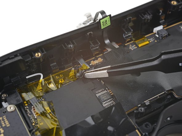 HTC Vive XR Elite Proximity Sensor Replacement, Peel the tape: crwdns2935265:046crwdnd2935265:02crwdnd2935265:03crwdne2935265:0