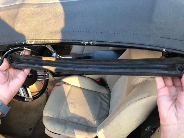 2006 (convertible) Ford Mustang Weatherproofing Car Window Replacement: crwdns2935265:05crwdnd2935265:02crwdnd2935265:02crwdne2935265:0