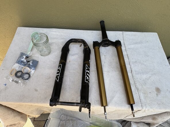 Fox32 Mountain Bike Front Air Suspension Fork Seal and Oil Replacement: étape 29, image 1 de 1
