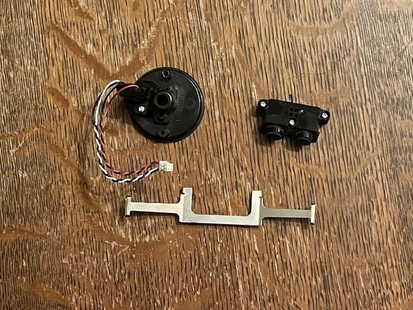 iRobot Roomba 581 Teardown, Caster Sensor + Bumper Springs: crwdns2935265:016crwdnd2935265:02crwdnd2935265:02crwdne2935265:0