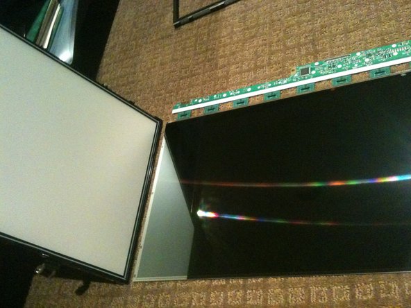 Removing CCFL from iMac 20in LCD CCFL assembly: crwdns2935265:019crwdnd2935265:02crwdnd2935265:02crwdne2935265:0