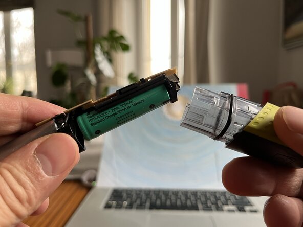 Philips Norelco OneBlade Battery Replacement, Disassembling the case: step 1, image 3 of 3