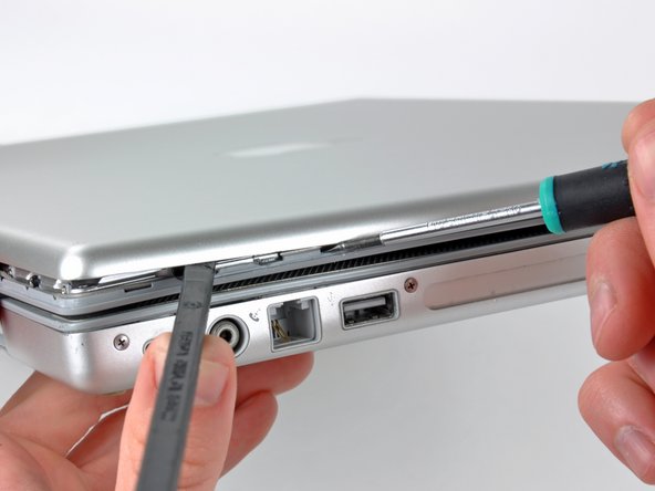 PowerBook G4 Aluminum 17" 1-1.67 GHz LCD Replacement: crwdns2935265:05crwdnd2935265:02crwdnd2935265:02crwdne2935265:0