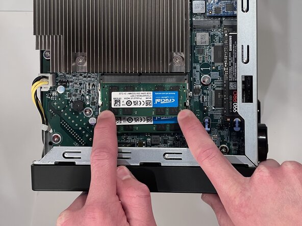 QNAP TVS-h874T RAM Replacement: passo 6, imagem 3 %32