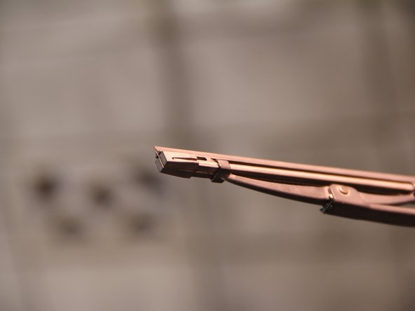 How to Replace the Windshield Wiper Blade for Honda Spike 2006, Remove the Retaining Clasp: crwdns2935265:03crwdnd2935265:02crwdnd2935265:02crwdne2935265:0