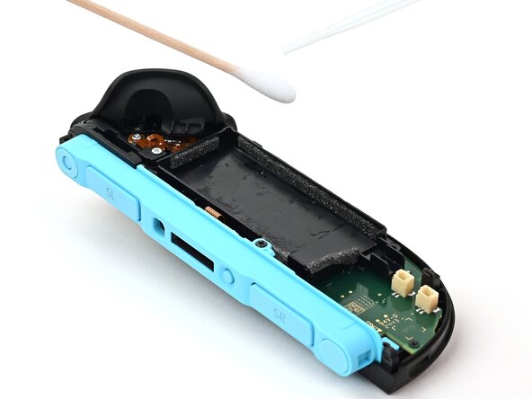 Joy-Con 2 (Left) Battery Replacement, Clean the frame: crwdns2935265:015crwdnd2935265:01crwdnd2935265:02crwdne2935265:0
