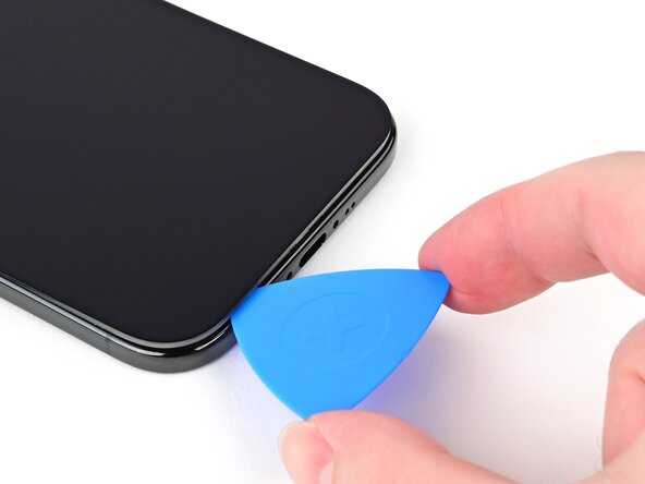 iPhone Air Screen Replacement, Slice the bottom edge adhesive: crwdns2935265:08crwdnd2935265:03crwdnd2935265:03crwdne2935265:0