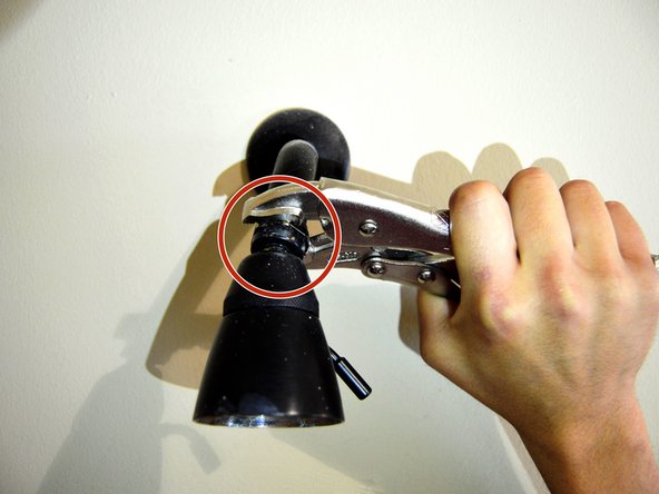 How to Remove Calcium Buildup from a Shower Head: crwdns2935265:08crwdnd2935265:02crwdnd2935265:02crwdne2935265:0