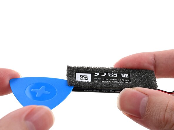 Joy-Con 2 (Right) Battery Replacement, Transfer the foam: crwdns2935265:016crwdnd2935265:01crwdnd2935265:03crwdne2935265:0