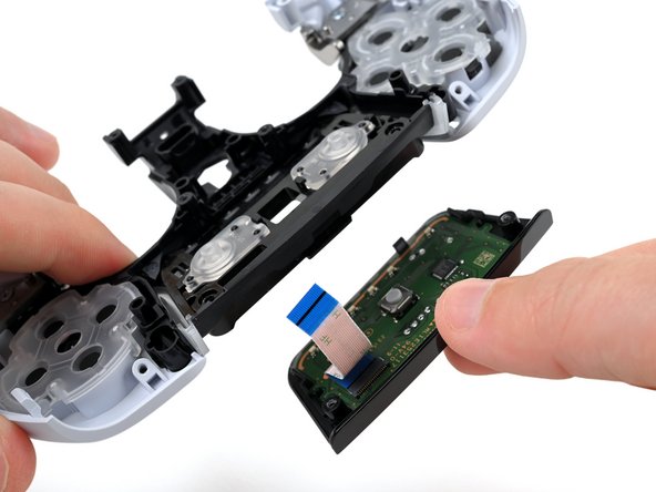 DualSense Edge Touchpad Replacement, Remove the touchpad: crwdns2935265:039crwdnd2935265:02crwdnd2935265:02crwdne2935265:0