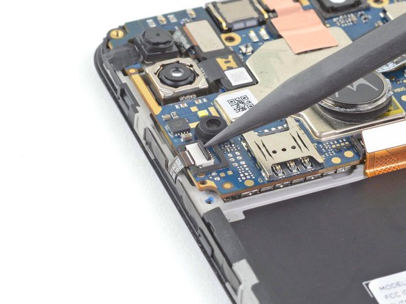 Motorola Moto E6 Plus Display Replacement, Disconnect the button ribbon cable: crwdns2935265:030crwdnd2935265:02crwdnd2935265:03crwdne2935265:0