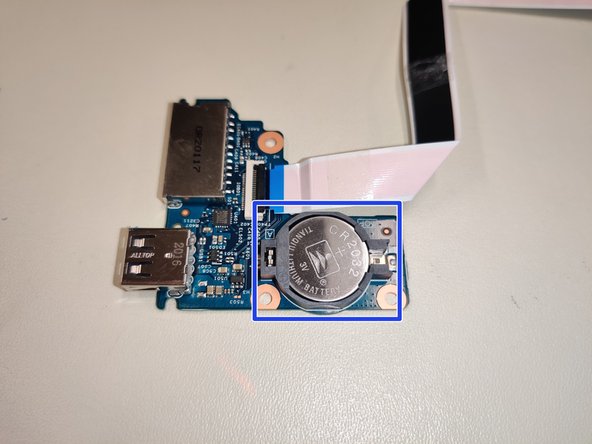 Dell latitude 3500 Teardown, Remove USB/SD Card Reader: crwdns2935265:05crwdnd2935265:03crwdnd2935265:03crwdne2935265:0