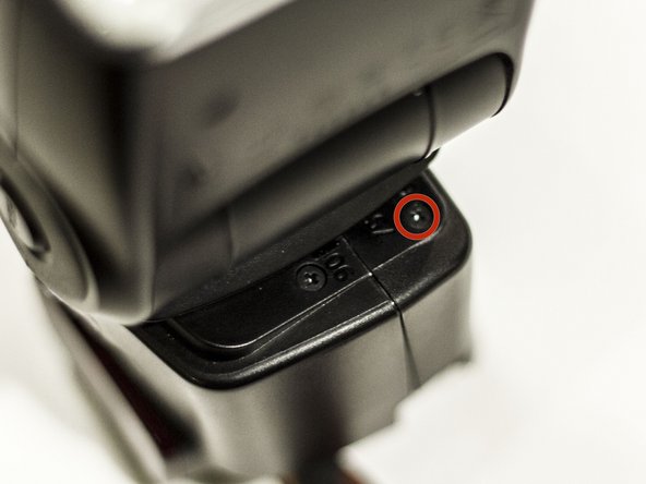 Canon Speedlight 430EX II LCD Replacement, Open Casing: crwdns2935265:03crwdnd2935265:02crwdnd2935265:02crwdne2935265:0