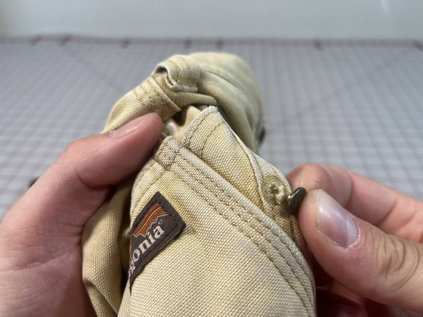 Rivet Replacement on Work Pants, Partially fasten the rivet: crwdns2935265:06crwdnd2935265:02crwdnd2935265:02crwdne2935265:0