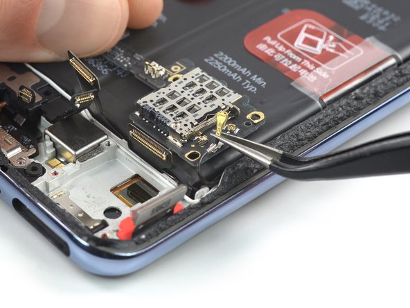 OnePlus Nord 2 5G Daughterboard Replacement, Disconnect the antenna cable: crwdns2935265:027crwdnd2935265:02crwdnd2935265:02crwdne2935265:0