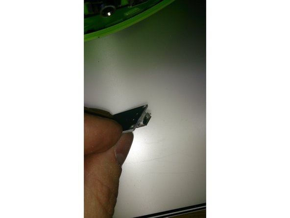 xqisit xqBeat Battery Replacement, mount the charger: crwdns2935265:05crwdnd2935265:03crwdnd2935265:03crwdne2935265:0