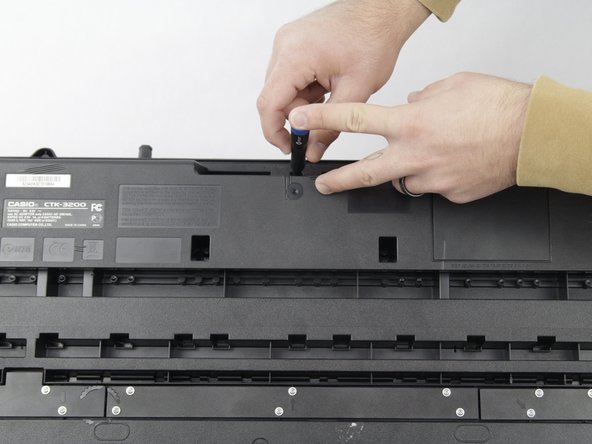 Casio CTK-3200 Key Replacement, Side Panel: crwdns2935265:03crwdnd2935265:02crwdnd2935265:02crwdne2935265:0