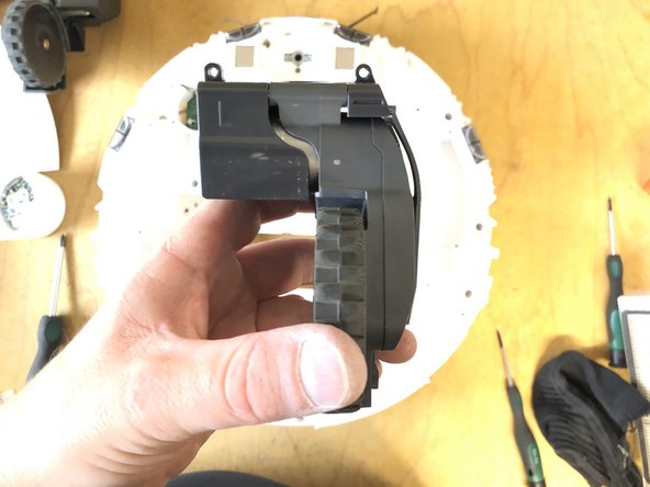 Xiaomi ROBOROCK S50200 complete disassembly, Remove the left wheel drive unit: crwdns2935265:015crwdnd2935265:02crwdnd2935265:03crwdne2935265:0