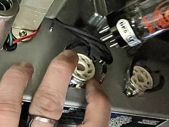 Fender 68 Custom Deluxe Reverb Speaker Replacement: crwdns2935265:03crwdnd2935265:02crwdnd2935265:02crwdne2935265:0