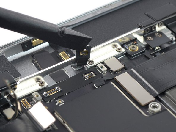 iPad Pro 12.9" 2nd Gen Battery Replacement, Disconnect the microphone cable: crwdns2935265:046crwdnd2935265:02crwdnd2935265:02crwdne2935265:0