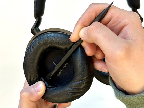 Sennheiser Momentum 4 Battery Replacement, Ear Pads: crwdns2935265:01crwdnd2935265:02crwdnd2935265:02crwdne2935265:0