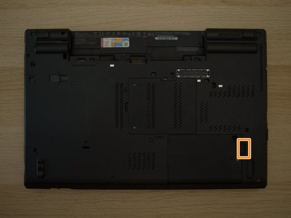 Lenovo ThinkPad T530 Hard Drive Replacement, Opening Storage Drive Door: stap 0, afbeelding 2 van 3