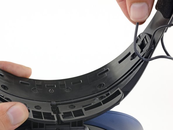 HTC Vive Cosmos Headstrap Replacement, Remove the audio cables: crwdns2935265:04crwdnd2935265:03crwdnd2935265:03crwdne2935265:0