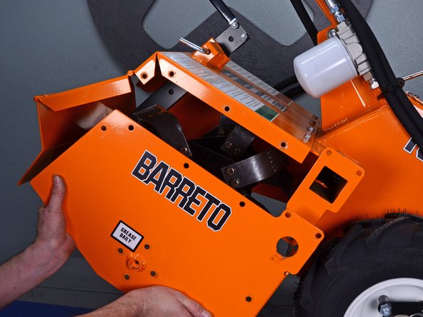 Barreto Tillers E1320HTRLR 2016 Tine Drive Motor Bearing Replacement, Remove the side plate: crwdns2935265:011crwdnd2935265:03crwdnd2935265:03crwdne2935265:0