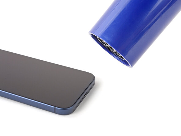 iPhone 17 Pro Battery Replacement, Heat the bottom edge: crwdns2935265:05crwdnd2935265:01crwdnd2935265:01crwdne2935265:0