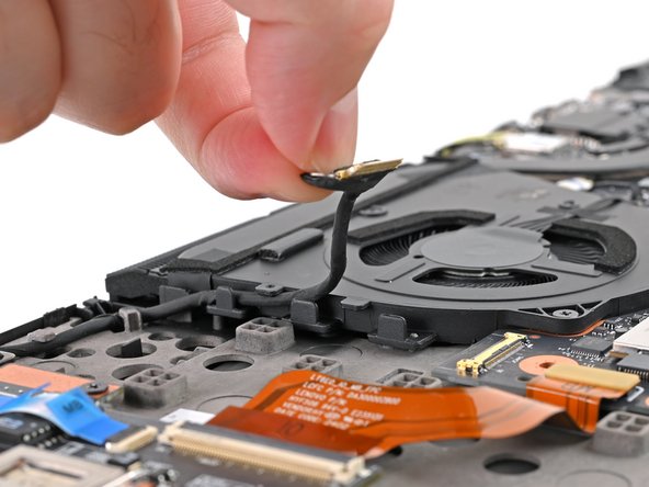 Lenovo ThinkPad T16 Gen 3 Fan and Heatsink Assembly Replacement, Free the camera cable: stap 0, afbeelding 2 van 3