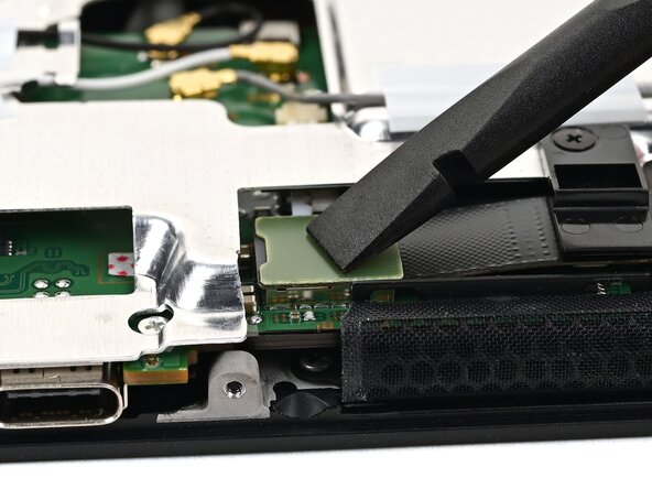 Nintendo Switch 2 MicroSD Card Reader Replacement, Connect the MicroSD card reader: crwdns2935265:032crwdnd2935265:02crwdnd2935265:02crwdne2935265:0