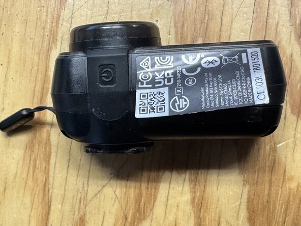 Cycliq Fly6 CE Gen3 Teardown, Opening the housing: crwdns2935265:02crwdnd2935265:02crwdnd2935265:03crwdne2935265:0