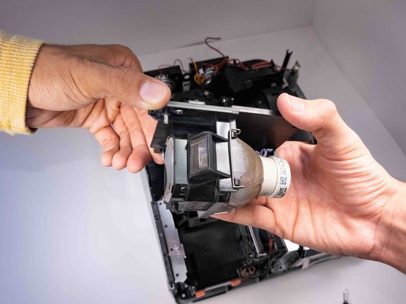 Hitachi CP-X2010N Lamp Replacement: crwdns2935265:018crwdnd2935265:02crwdnd2935265:02crwdne2935265:0