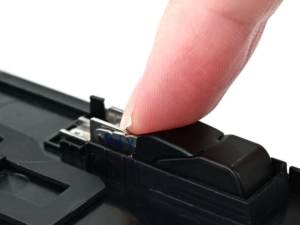 Nintendo Switch 2 Kickstand Replacement, Install the upper hinge covers: crwdns2935265:027crwdnd2935265:03crwdnd2935265:03crwdne2935265:0