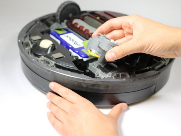 iRobot Roomba 880 Side Brush Motor Replacement: crwdns2935265:06crwdnd2935265:02crwdnd2935265:02crwdne2935265:0