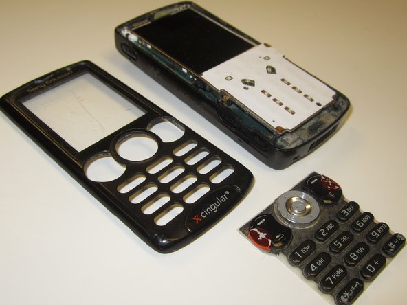 Sony Ericsson W810I Camera Lens Replacement: step 6, image 2 of 3