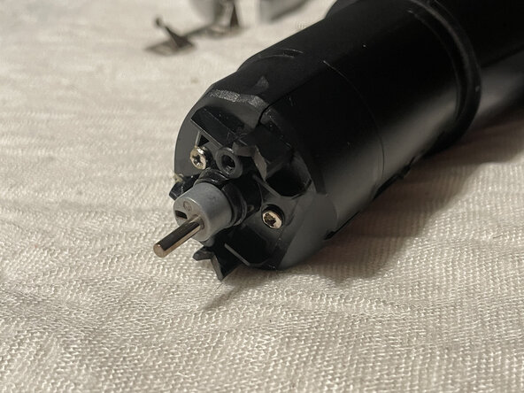 Babyliss Lithium Performance (E986E) Teardown, Remove structural and motor screws: crwdns2935265:04crwdnd2935265:02crwdnd2935265:02crwdne2935265:0