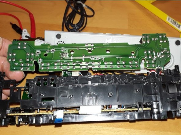 Disassembly of Sony Dream Machine ICF-C717PJ, Exposing the control board: crwdns2935265:06crwdnd2935265:03crwdnd2935265:03crwdne2935265:0