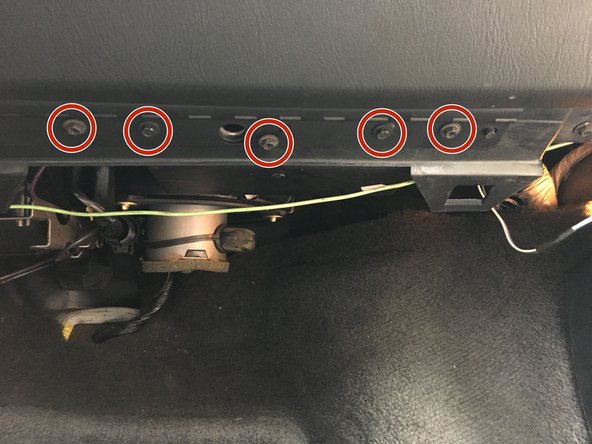 2000-2007 Chevrolet Monte Carlo Glove Compartment Door Removal, Glove Compartment Door Hinge: crwdns2935265:00crwdnd2935265:01crwdnd2935265:02crwdne2935265:0
