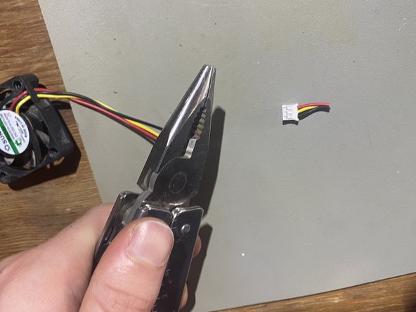 OWC Thunderbolt 3 Pro Dock fan replacement, Sacrificing old fan: crwdns2935265:07crwdnd2935265:03crwdnd2935265:03crwdne2935265:0