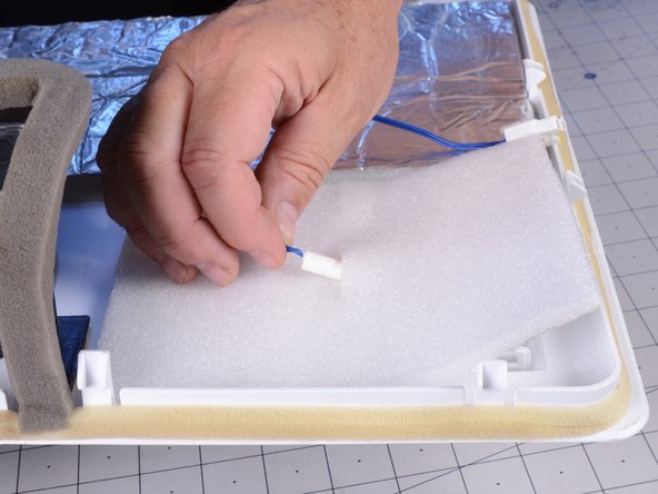 LG Refrigerator LFX25973 Freezer Thermistor Test and Replacement, Remove the thermistor: crwdns2935265:025crwdnd2935265:03crwdnd2935265:03crwdne2935265:0