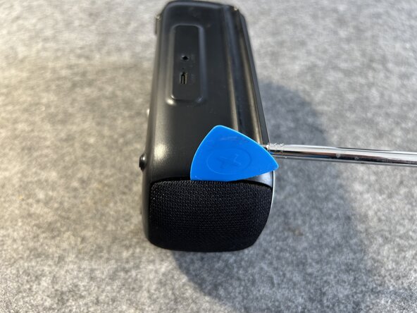 TechniSat Viola BT 1 battery replacement, Unclip the speaker mesh: crwdns2935265:02crwdnd2935265:02crwdnd2935265:03crwdne2935265:0