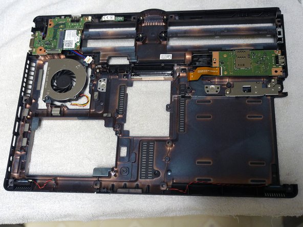 Fujitsu T902 Teardown: crwdns2935265:019crwdnd2935265:03crwdnd2935265:03crwdne2935265:0