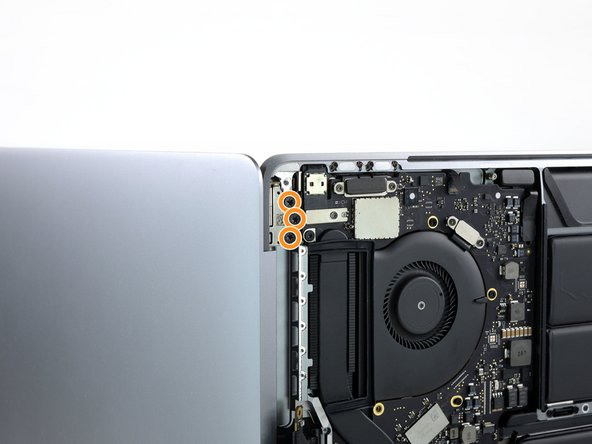 2017款MacBook Pro 13英寸带触控栏版本屏幕更换指南, 拧开铰链螺帽: 步骤 29 中的图像 2，2